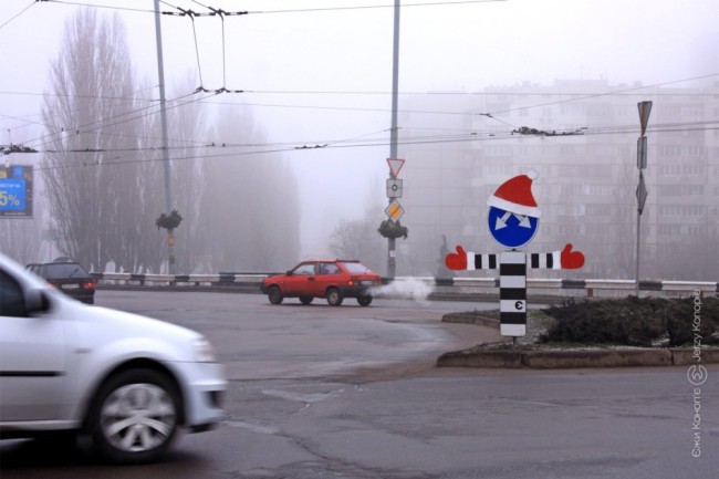 Дорожный знак Дед Мороз Киев, Троещина