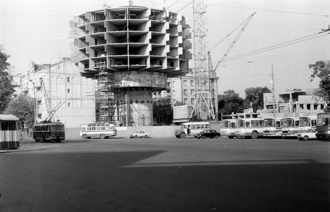 Как строили гостиницу Салют на площади Славы в 81 году