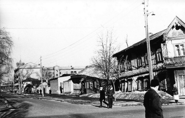 1955 год. Угол Межигорской улицы. Оболонская улица 32, 30, 28, 26 и 24.