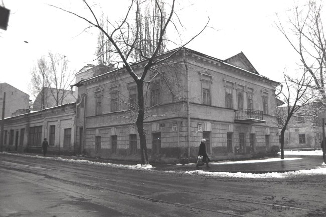 1980-е годы. Межигорская улица, 7/16. Угол Хорива.