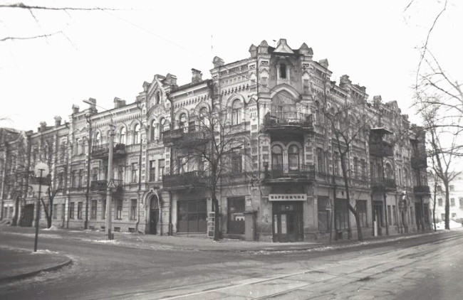 Перекресток Межигорской и Хорива