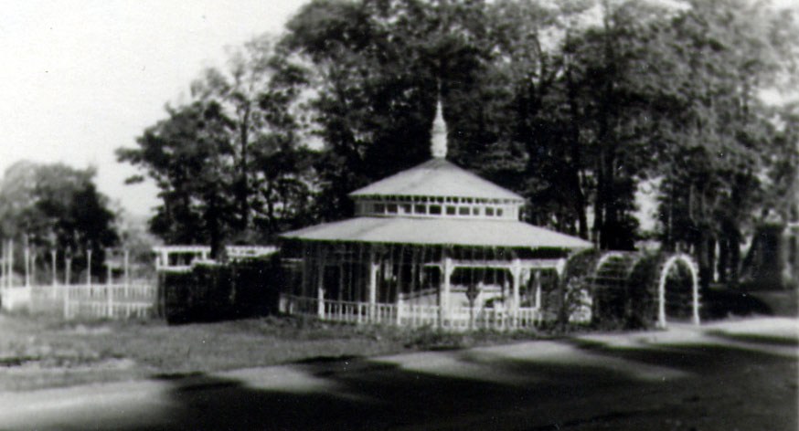 1930-е годы. Ресторан Кукушка при выходе из-под моста на Парковую аллею