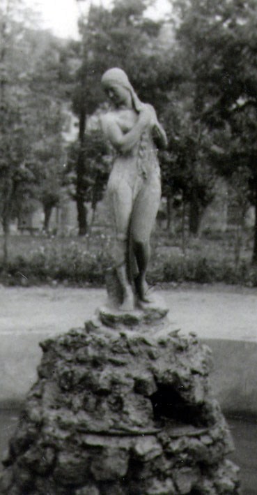 1930-е годы. Фонтан Нимфа в парке Шевченко (вход с нижней стороны бульвара Шевченко)
